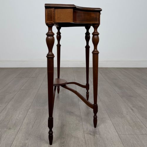 ANTIQUE 20TH CENTURY SERPENTINE SIDE TABLE IN MAHOGANY - ADDITIONAL PHOTO 4