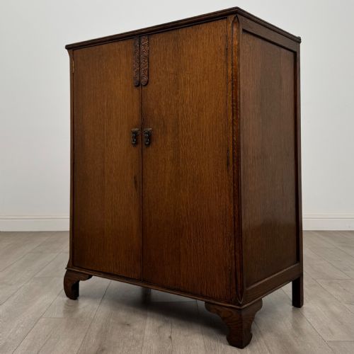 fig 2. Antique 20th Century Fitted Cupboard In Oak 