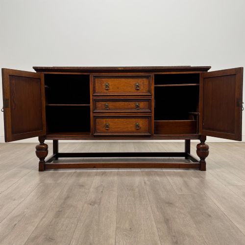 ANTIQUE 20TH CENTURY JACOBEAN STYLE SIDEBOARD IN OAK - ADDITIONAL PHOTO 1