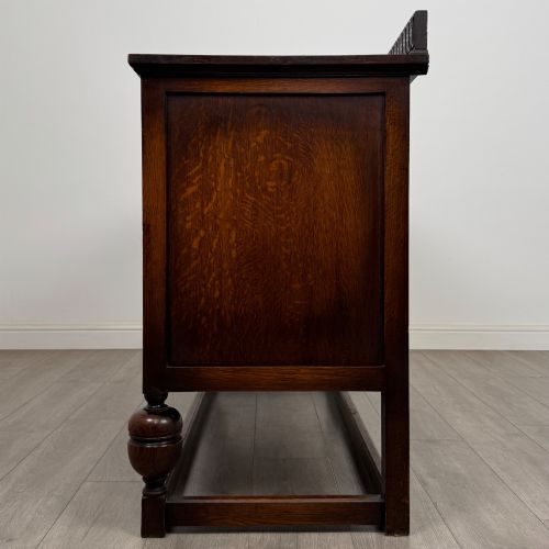 ANTIQUE 20TH CENTURY JACOBEAN STYLE SIDEBOARD IN OAK - ADDITIONAL PHOTO 3