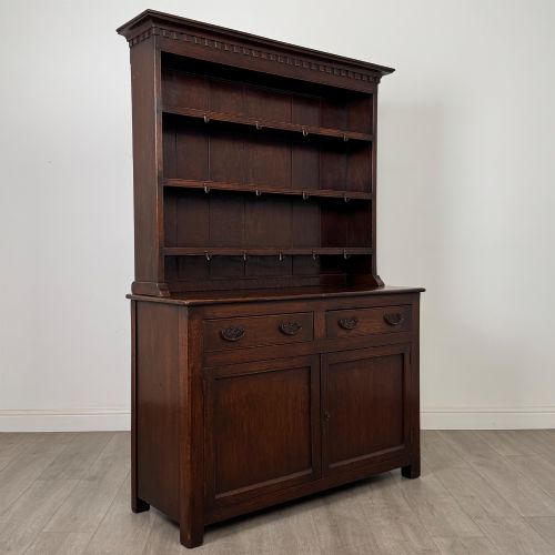 fig 8. Antique 20th Century Good Quality Welsh Dresser In Oak