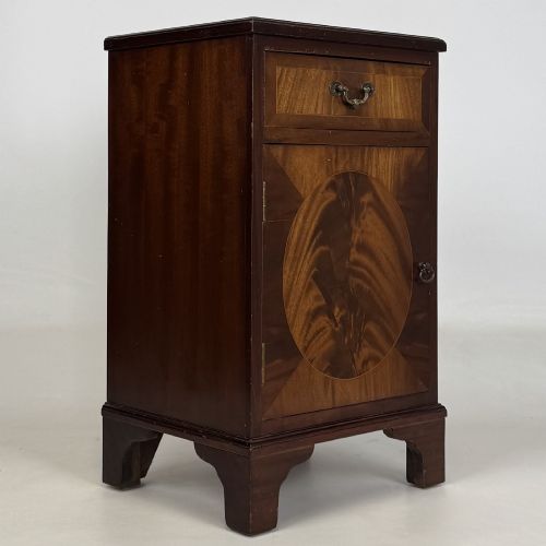 ANTIQUE 20TH CENTURY PAIR OF MAHOGANY BEDSIDE CABINETS - ADDITIONAL PHOTO 9