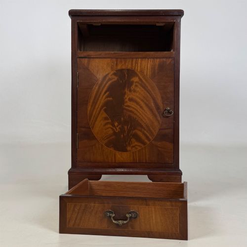 ANTIQUE 20TH CENTURY PAIR OF MAHOGANY BEDSIDE CABINETS - ADDITIONAL PHOTO 11