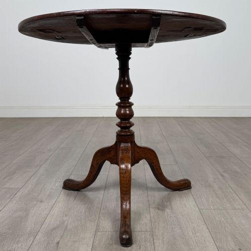ANTIQUE 18TH CENTURY GEORGIAN TILT TOP TABLE IN GOLDEN OAK