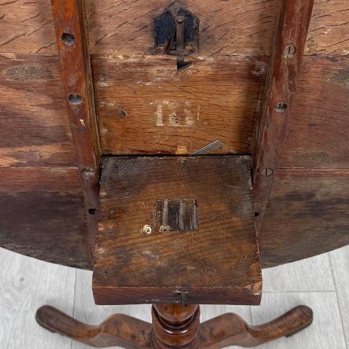 ANTIQUE 18TH CENTURY GEORGIAN TILT TOP TABLE IN GOLDEN OAK - ADDITIONAL PHOTO 5