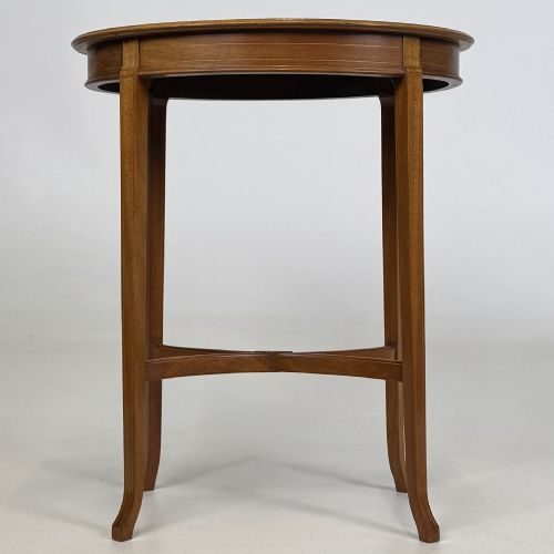 ANTIQUE 20TH CENTURY OVAL SIDE TABLE IN MAHOGANY