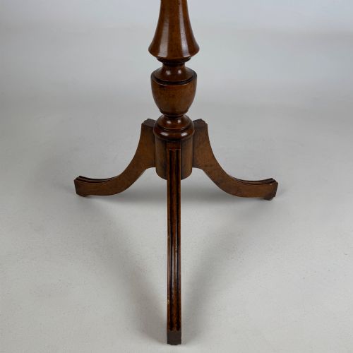 ANTIQUE 20TH CENTURY SMALL SIDE TABLE IN BURR WALNUT - ADDITIONAL PHOTO 3
