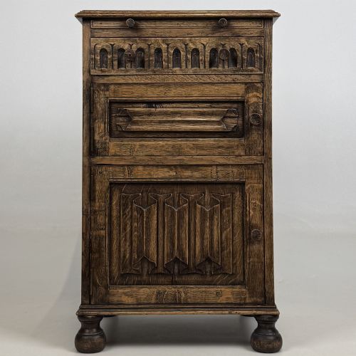 ANTIQUE 20TH CENTURY SMALL EDWARDIAN CABINET IN OAK