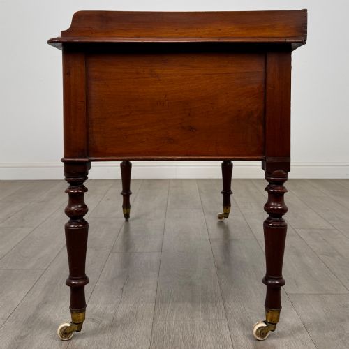 ANTIQUE 19TH CENTURY VICTORIAN WRITING TABLE IN MAHOGANY - ADDITIONAL PHOTO 2