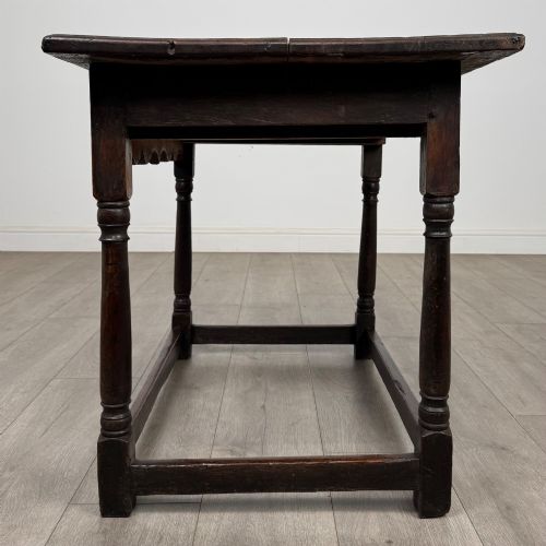 ANTIQUE 18TH CENTURY GEORGIAN SIDE TABLE IN OAK - ADDITIONAL PHOTO 2