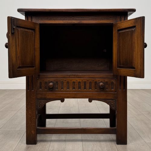 ANTIQUE 20TH CENTURY GOOD QUALITY CARVED OAK CUPBOARD - ADDITIONAL PHOTO 1