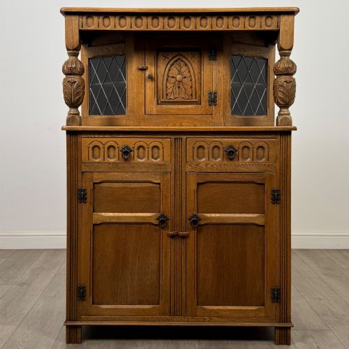 ANTIQUE 20TH CENTURY SMALL GOLDEN OAK COURT CUPBOARD