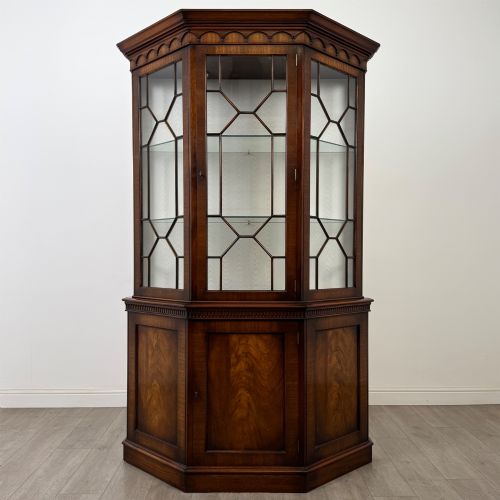 ANTIQUE 20TH CENTURY UNUSUAL DISPLAY CABINET IN MAHOGANY