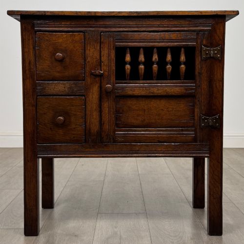 ANTIQUE 20TH CENTURY SMALL GOOD QUALITY CUPBOARD IN OAK