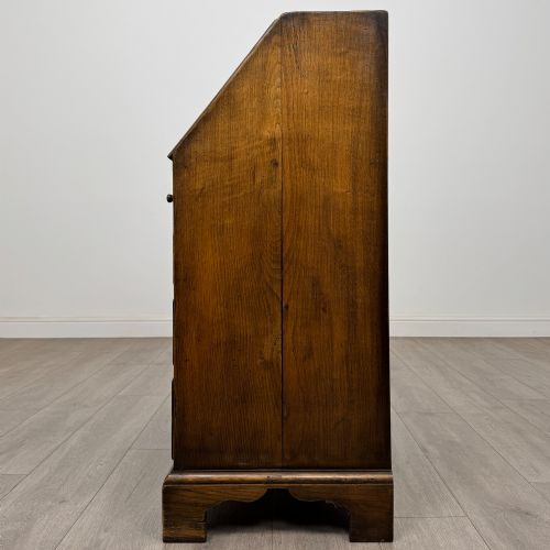 ANTIQUE 20TH CENTURY JACOBEAN STYLE BUREAU IN OAK - ADDITIONAL PHOTO 3