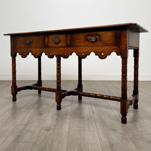 ANTIQUE 20TH CENTURY JACOBEAN STYLE DRESSER BASE IN OAK - ADDITIONAL PHOTO 1