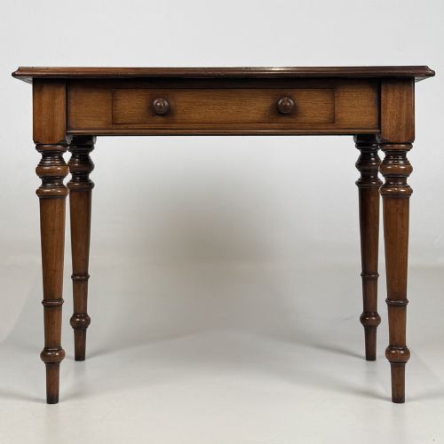 ANTIQUE 19TH CENTURY VICTORIAN SIDE TABLE IN MAHOGANY