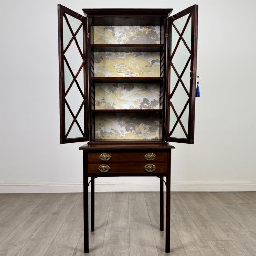ANTIQUE 18TH CENTURY GEORGIAN DISPLAY CABINET IN MAHOGANY - ADDITIONAL PHOTO 1