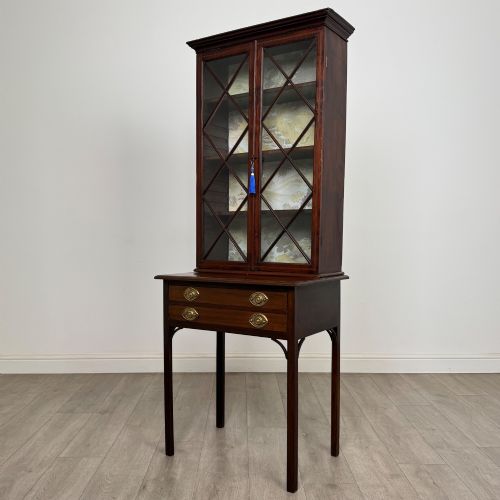 ANTIQUE 18TH CENTURY GEORGIAN DISPLAY CABINET IN MAHOGANY - ADDITIONAL PHOTO 2