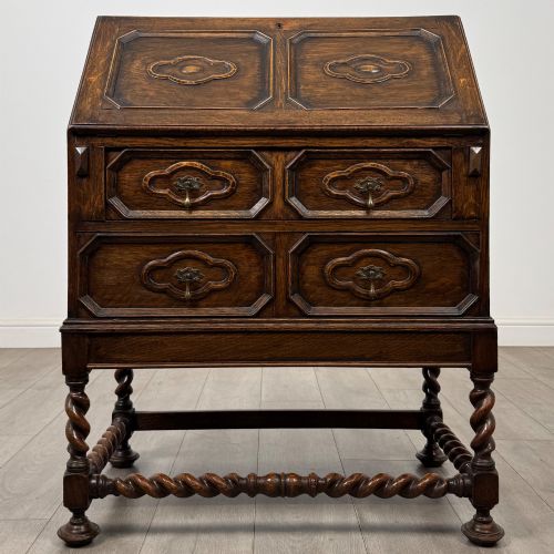 ANTIQUE 20TH CENTURY JACOBEAN STYLE BUREAU IN OAK