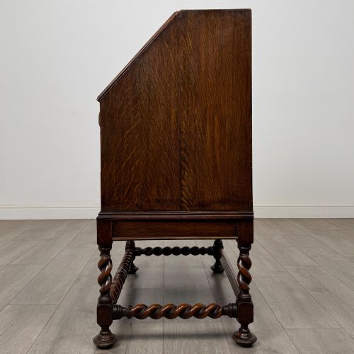 ANTIQUE 20TH CENTURY JACOBEAN STYLE BUREAU IN OAK - ADDITIONAL PHOTO 3