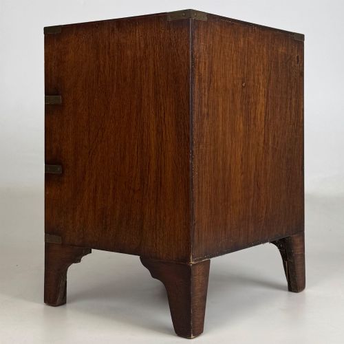 ANTIQUE 20TH CENTURY SMALL CAMPAIGN STYLE CHEST OF DRAWERS - ADDITIONAL PHOTO 3