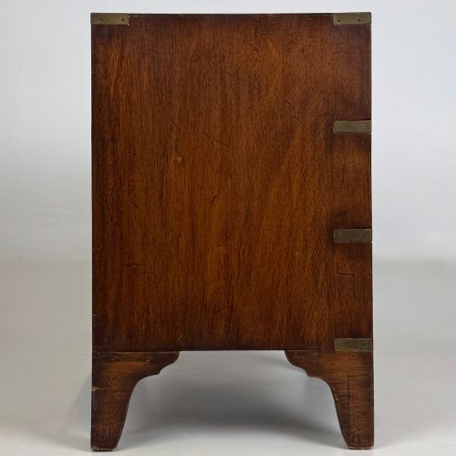 ANTIQUE 20TH CENTURY SMALL CAMPAIGN STYLE CHEST OF DRAWERS - ADDITIONAL PHOTO 6