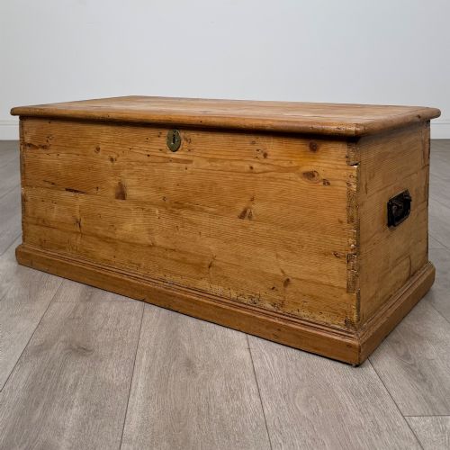 ANTIQUE 19TH CENTURY VICTORIAN BLANKET BOX IN PINE - ADDITIONAL PHOTO 1