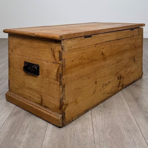 ANTIQUE 19TH CENTURY VICTORIAN BLANKET BOX IN PINE - ADDITIONAL PHOTO 3