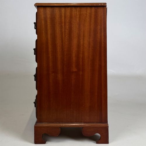 ANTIQUE 20TH CENTURY SMALL CHEST OF DRAWERS IN MAHOGANY - ADDITIONAL PHOTO 2