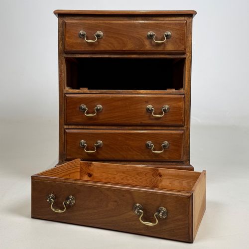ANTIQUE 20TH CENTURY SMALL CHEST OF DRAWERS IN MAHOGANY - ADDITIONAL PHOTO 9