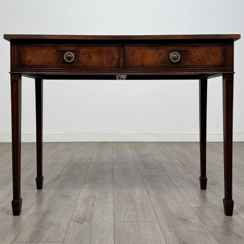 ANTIQUE 20TH CENTURY GOOD QUALITY WRITING TABLE IN MAHOGANY