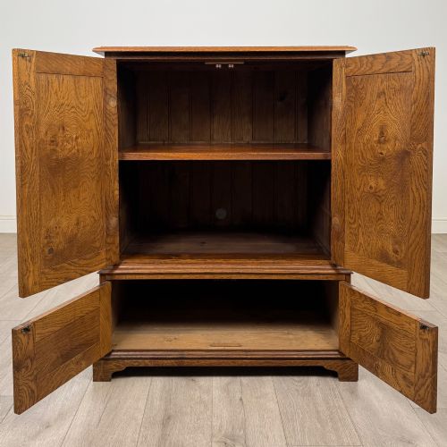 ANTIQUE 20TH CENTURY FINE QUALITY CUPBOARD IN BURR OAK - ADDITIONAL PHOTO 1