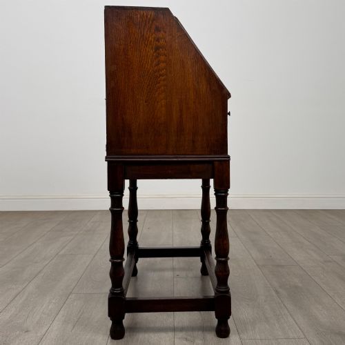 ANTIQUE 20TH CENTURY JACOBEAN STYLE BUREAU IN OAK - ADDITIONAL PHOTO 7