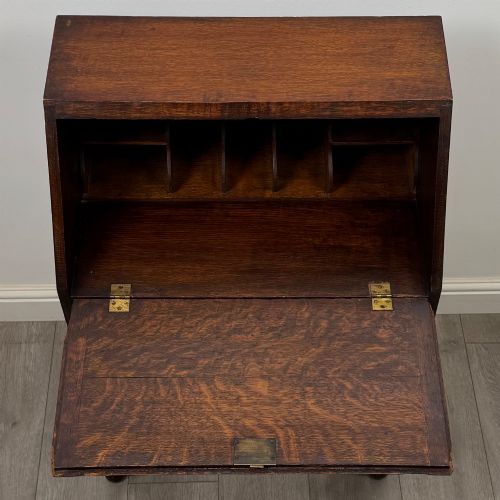 ANTIQUE 20TH CENTURY JACOBEAN STYLE BUREAU IN OAK - ADDITIONAL PHOTO 10
