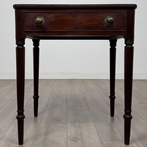 ANTIQUE 18TH CENTURY GEORGIAN SIDE TABLE IN MAHOGANY