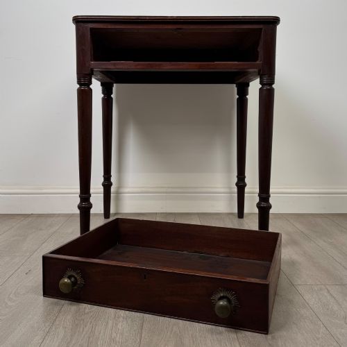 ANTIQUE 18TH CENTURY GEORGIAN SIDE TABLE IN MAHOGANY - ADDITIONAL PHOTO 9