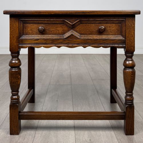 ANTIQUE 20TH CENTURY JACOBEAN STYLE SIDE TABLE IN OAK