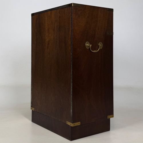 ANTIQUE 20TH CENTURY CAMPAIGN STYLE CABINET IN MAHOGANY - ADDITIONAL PHOTO 6