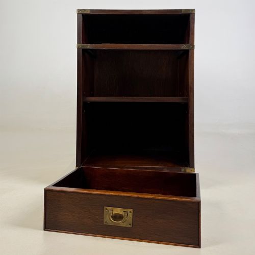 ANTIQUE 20TH CENTURY CAMPAIGN STYLE CABINET IN MAHOGANY - ADDITIONAL PHOTO 9