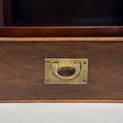 ANTIQUE 20TH CENTURY CAMPAIGN STYLE CABINET IN MAHOGANY - ADDITIONAL PHOTO 10