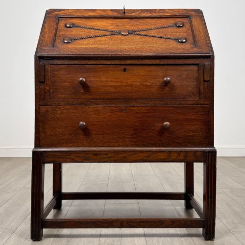 ANTIQUE 20TH CENTURY JACOBEAN STYLE BUREAU IN OAK