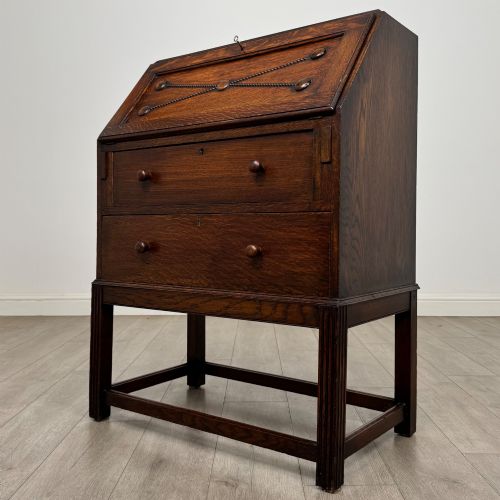 ANTIQUE 20TH CENTURY JACOBEAN STYLE BUREAU IN OAK - ADDITIONAL PHOTO 2