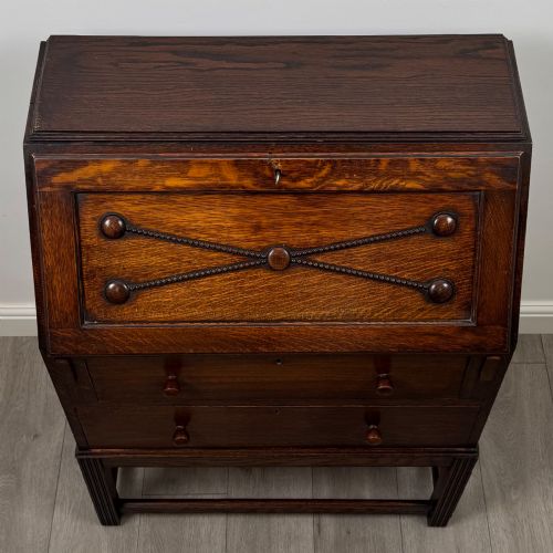 ANTIQUE 20TH CENTURY JACOBEAN STYLE BUREAU IN OAK - ADDITIONAL PHOTO 9