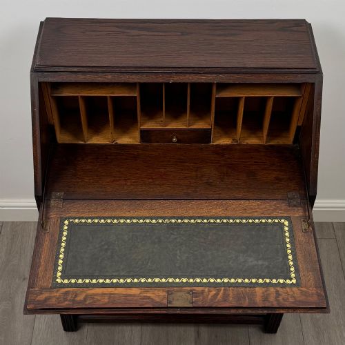 ANTIQUE 20TH CENTURY JACOBEAN STYLE BUREAU IN OAK - ADDITIONAL PHOTO 10