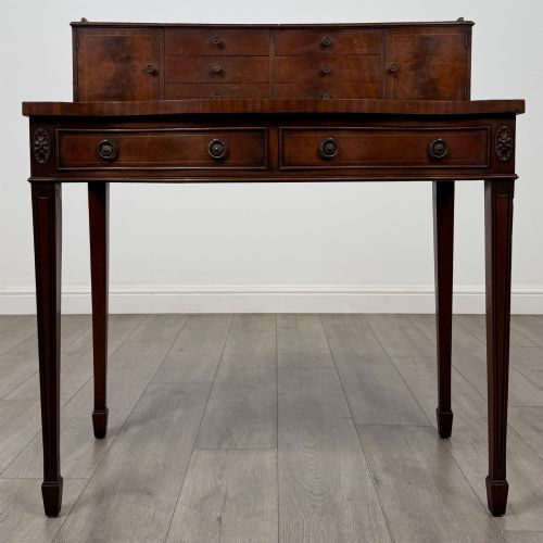 ANTIQUE 20TH CENTURY WRITING TABLE IN MAHOGANY