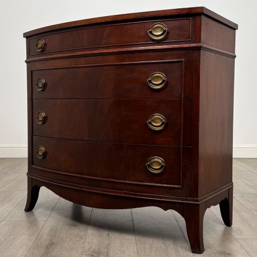 ANTIQUE 20TH CENTURY BOW FRONT CHEST OF DRAWERS IN MAHOGANY - ADDITIONAL PHOTO 1