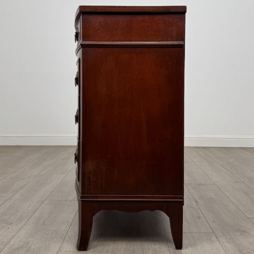 ANTIQUE 20TH CENTURY BOW FRONT CHEST OF DRAWERS IN MAHOGANY - ADDITIONAL PHOTO 2