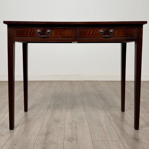 ANTIQUE 20TH CENTURY WRITING TABLE IN MAHOGANY