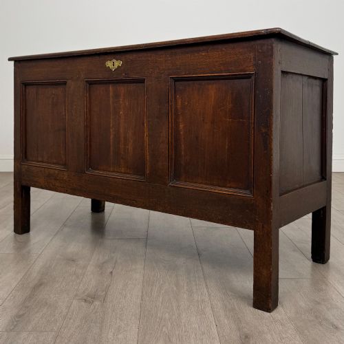 ANTIQUE 18TH CENTURY GEORGIAN COFFER BLANKET BOX IN OAK - ADDITIONAL PHOTO 1
